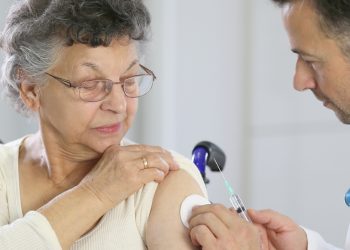 올가을 ‘코로나+독감’ 백신 동시 접종..신규확진 다시 10만명대