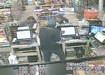 세븐일레븐 매장서 고객들끼리 총격전 벌어져(영상)