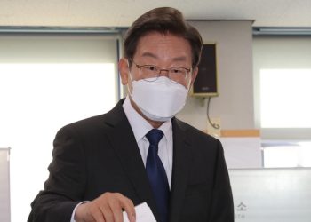 ‘패색’ 민주당, ‘열세 뒤집기’ 총력전…”투표하면 이긴다”