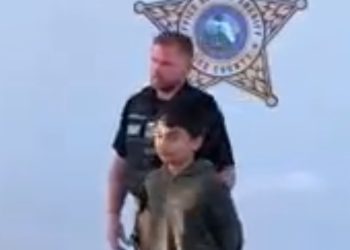 10살 초등생이 총기난사 위협…경찰, 5학년 학생 즉시 체포, 기소