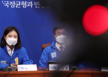 민주당 내홍격화…지지율 하락일로, 이재명도 계양 ‘위기’