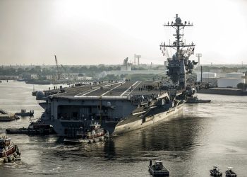 “항공모함 너무 힘들어”..일주일새 3명 자살, 승조원 200명 떠나