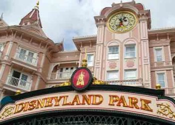 디즈니 호텔서 빈대 물린 투숙객, 10만 달러 받기로