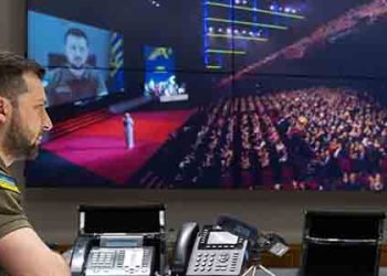 칸 영화제 깜짝 출연 젤렌스키, “독재자 사라질 것”