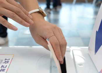 지방선거 투표율 저조 50%대..여야 유불리 촉각