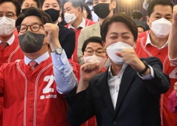 민주 참패, 탄핵 5년만 지방권력 뒤집혀