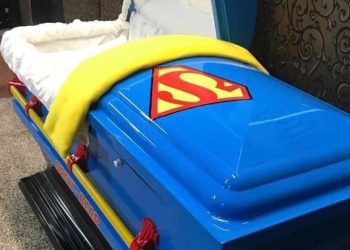 “슈퍼맨에 공룡까지”…숨진 어린이들 위해 맞춤 관 19개 기증