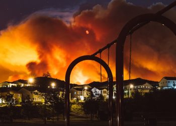 “올 여름 가장 길고 독한 산불시즌 될 것”..이미 산불 2,200여건 발생