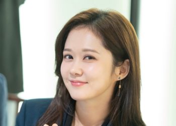 장나라 “저 결혼합니다”..예비신랑은 6세 연하