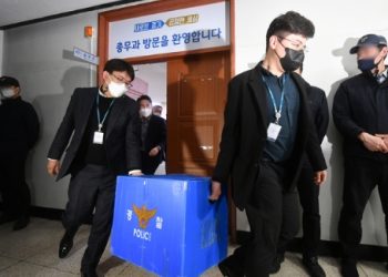 이재명 부인 김혜경 법인카드 의혹, 경찰 100여곳 압수수색