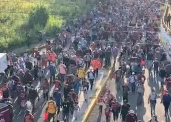 중남미 이민자 수천명 미국 향해 동시 출발(영상)