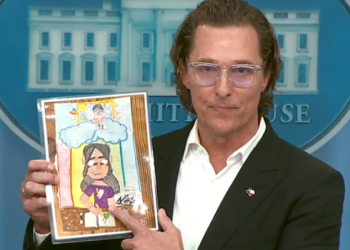 유밸디 출신 배우 매코너헤이 총기규제 호소 “총기폭력, 수정헌법 남용 신물”