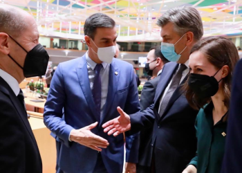 러시아 무서운 핀란드, 국경에 장벽 건설키로