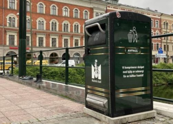 스웨덴 거리에 말하는 쓰레기통 등장..여성목소리 “음, 그래…정말 좋았어”