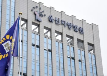 ‘밥 대신 개 사료’ 2살 딸 영양실조 사망..인면수심 부모