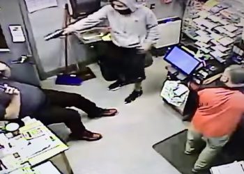 컬버시 셸주유소 2인조 무장강도, 현금 수천달러 강탈