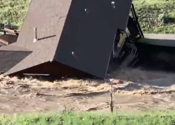 옐로스톤 대홍수 전면 폐쇄..1만여명 대피, 급류에 집 폭삭