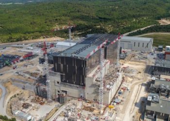 번개·태양 Z-핀치 이용 핵융합 “중요 진전”..화석연료 제로시대 열리나