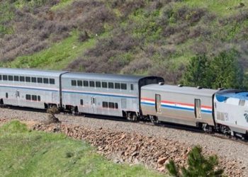 LA 출발 앰트랙 열차 탈선..최소 3명 사망, 50여명 부상