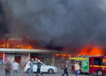 러시아, 우크라 쇼핑몰 폭격기 공습…최소 16명 사망