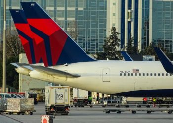 “올 여름 항공여행 악몽 될 것”…연일 수백편씩 항공기 결항