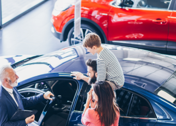 “리스 반납해도 차 구입 어려워”..전기차, 최소 5개월 기다려야