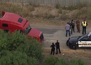 [1보]”끔찍하고 비극적” 텍사스 폭염 속 밀입국 트럭서 시신 46구 참사