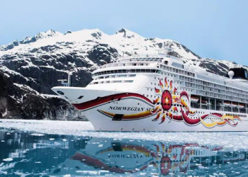 미 크루즈선, 알래스카서 빙하와 충돌(영상)