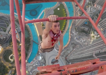 390m 허공 한손 ‘대롱대롱’…두바이 스파이더맨 화제