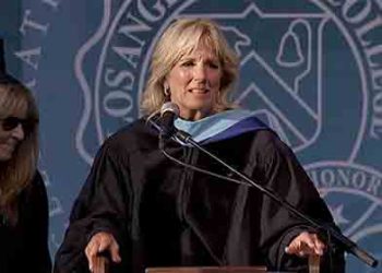 질 바이든,LA커뮤니티 칼리지 졸업식서 연설(영상)