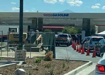 주유소마다 장사진..”택스 오르기 전 가득 채워야죠”