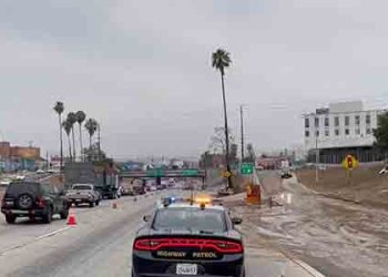 101 프리웨이 수도관 파열 극심한 교통체증