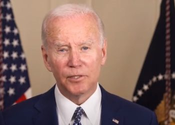 바이든, 다시 붙으면 트럼프에게 진다…격차 벌어져