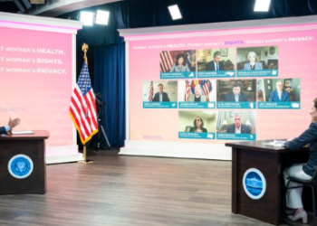 바이든, “극단적 법원이 미국 후퇴에 전념”…백악관 주지사회의