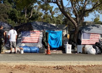 학교 반경 500피트내 노숙자 텐트 설치 못한다