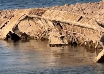 최악 가뭄 후버댐, 50년만에 최저 수심…2차대전 상륙정 모습 드러내