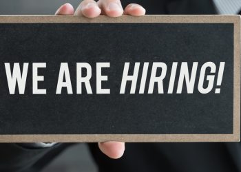 희한한 미국 경제…”경기침체 우려, 고물가에도 구인난”