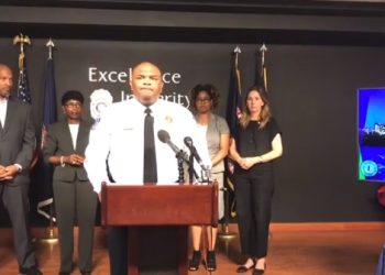 대규모 총격 음모 사전적발.. “전화 한 통 수 십명 구해”