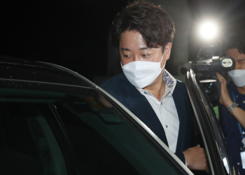 이준석, 당원권 정지 6개월…초유의 당대표 징계