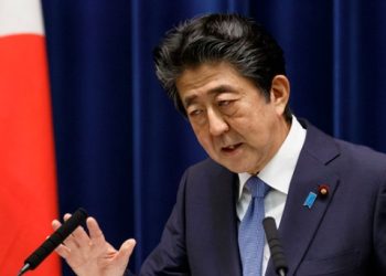 아베 전총리, 총격 두 발 다 목에 맞아…과다출혈로 사망