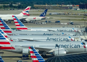 아메리카 에어라인, 인력난에 임금 3배 인상