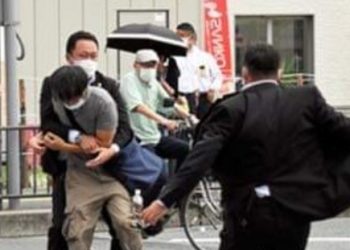 총격범 “어머니가 빠진 종교단체 관계…죽이려 유세장 따라다녀”