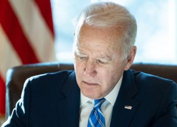 바이든, 공중보건 비상사태 선포권 검토…행정부, 연방 대법원과 대립