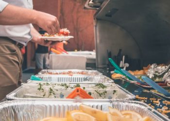 “한인업체들  직원 사내 점심식사 제공, 임금 줘도 문제될 수 있어”..