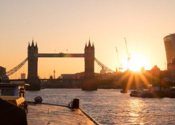 철도 자연발화..”생명 위험.. 집 밖 나오지마”..2050년 예측기온, 28년 앞당겨져