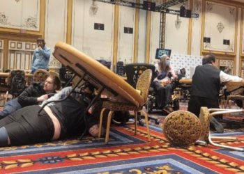 라스베가스 MGM 호텔 대혼란…유리문 깨지자 총격 오인