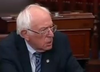 샌더스 “바이든 주먹인사 한 번, 사우디 왕따 끝냈다” 강력 비판