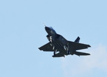 한국형 전투기 KF-21, 첫 비행 성공..개발 시작 21년만