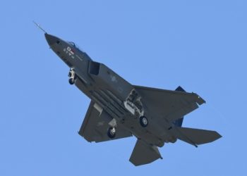 한국형 전투기 KF-21, 첫 비행 성공..개발 시작 21년만