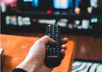 목 졸라 살해한 여친 시신 옆 영화 보며 식사..30년형